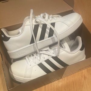 Adidas Grand Court Sneakers